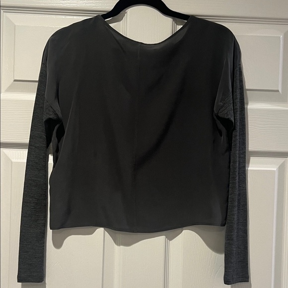NWOT ALICE AND OLIVIA Gray Top SIZE S - Picture 3 of 8